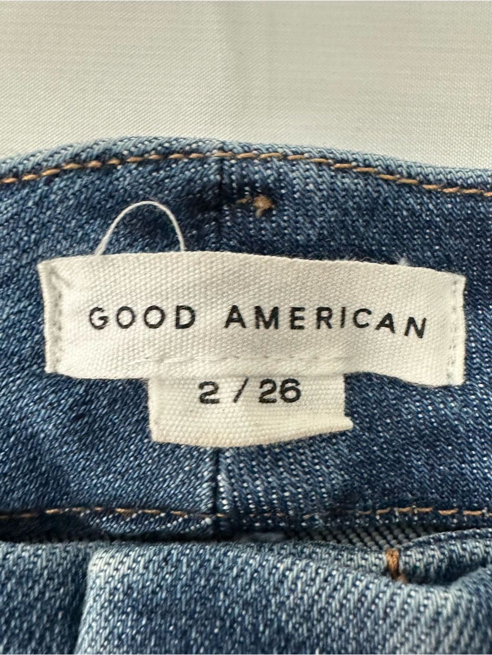 Good American Medium Blue Denim Jeans with Contrast Stitching - Picture 3 of 3